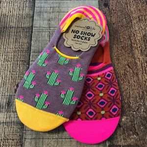NWT 2 PAIRS OF NO SHOW SOCKS